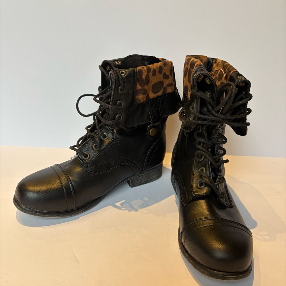 Bamboo Surprise Black and Leopard Women's Combat Boots Size 6 Lace Up